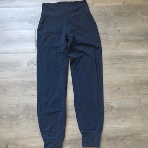 Lululemon size 4 navy align joggers